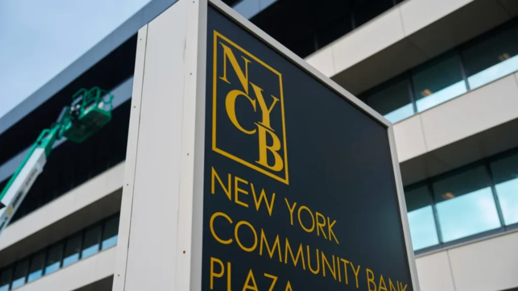 New York Community Bank stock falls despite increased deposits